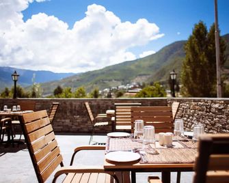 أوتيل أوسيل - ثيمفو - مطعم