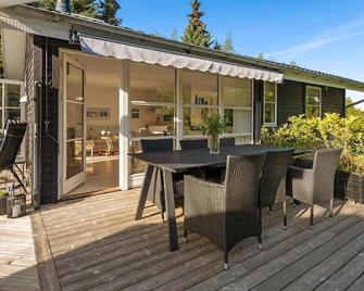 Cozy Summer House Near Beach And Nature - Præstø - Patio
