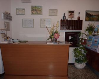 Hotel Barbarossa - Porto Azzurro - Recepción