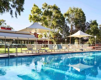 Emu Walk Apartments - Yulara - Piscina