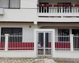 Hostal Mom Mariela - San Andrés - Building