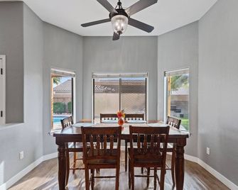 Beautiful Desert Oasis Villa with Pool - Yuma - Dining room