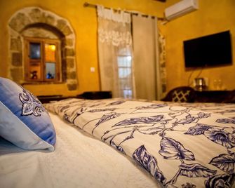 George & Alexandra's Apartments - Rodas - Habitación