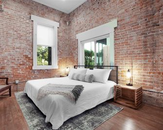Loft in the Zoo • Premium downtown apartment! - Kalamazoo - Bedroom