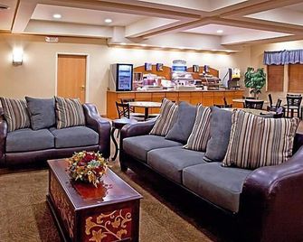 Holiday Inn Express & Suites Chesterfield - Selfridge Area By IHG - Chesterfield Township - Lounge