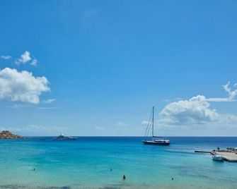 Kosmoplaz Beach Hotel - Platis Gialos - Beach
