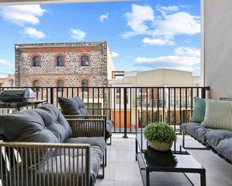 Jolly Jubilant Jubilee - Port Adelaide - Balcony