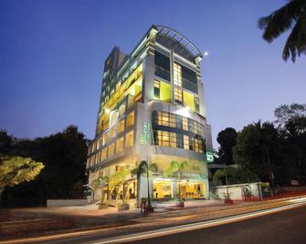 Biverah Hotel & Suites - Thiruvananthapuram - Building