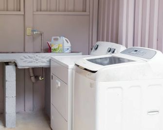 La maison Minou - Palmar Norte - Laundry facility