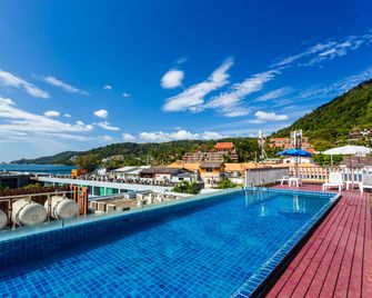 7Q Patong Beach Hotel - Patong - Uima-allas
