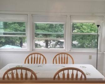 Comfortable spacious house, easy access to all - Newburyport - Essbereich