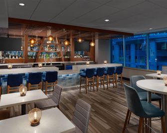 La Quinta Inn & Suites by Wyndham Chicago Downtown - שיקאגו - בר