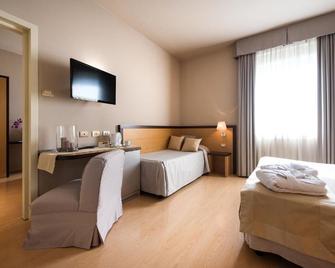 Hotel San Martino - Darfo Boario Terme - Bedroom