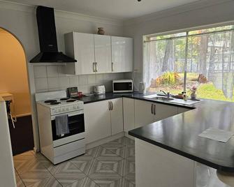 Newly Renovated & quiet area - Beenleigh - Kitchen