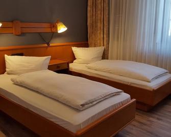 Hotel Alt Steinbach - Steinbach am Taunus - Camera da letto