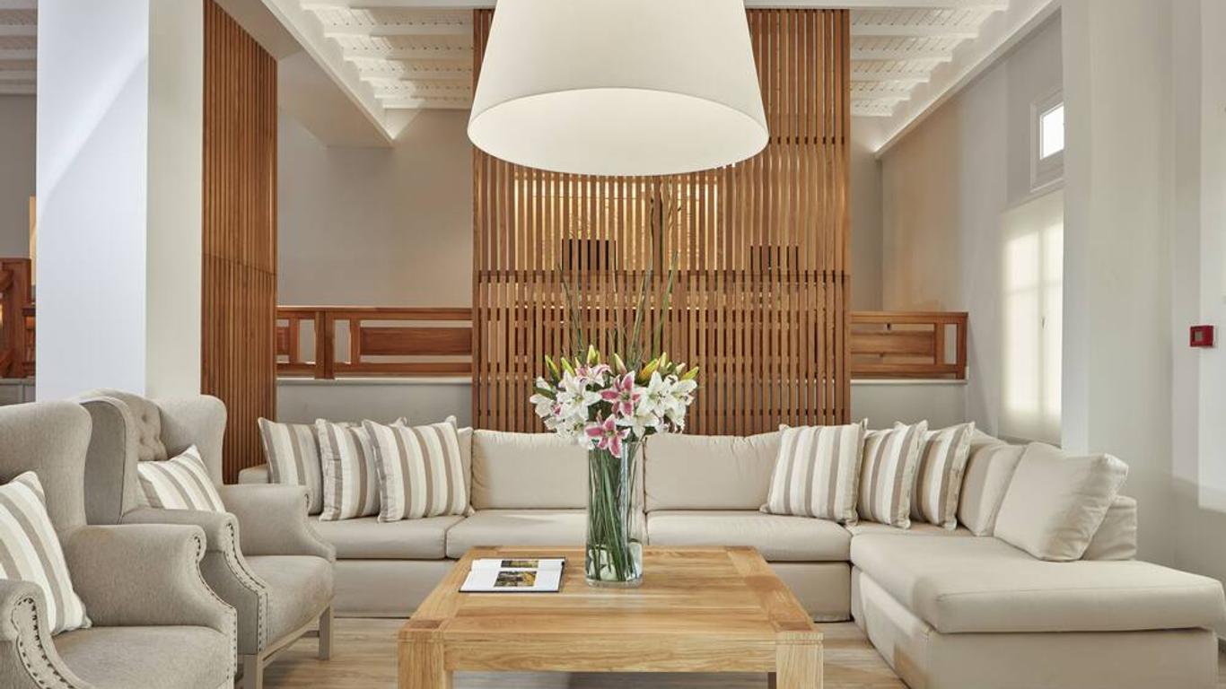 كوزموبلاز بيتش هوتل