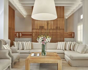 كوزموبلاز بيتش هوتل - بلاتيس جيلوس - ردهة