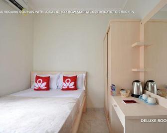 Ahira Guesthouse Syariah - Jakarta - Bedroom