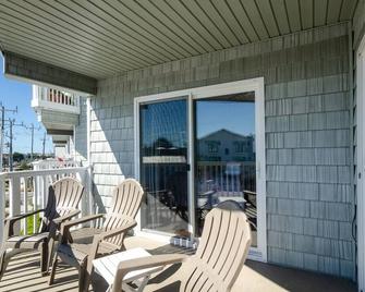 Lipovan: Affordable oceanview condo with a short walk to the beach - Wrightsville Beach - Balcony