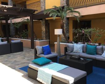City Express by Marriott Manhattan Beach - Manhattan Beach - Innenhof