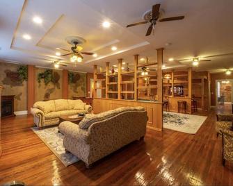 The Hidden Gem in downtown Connersville - Connersville - Sala de estar