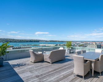 Scenic Hotel Dunedin City - Dunedin - Parveke