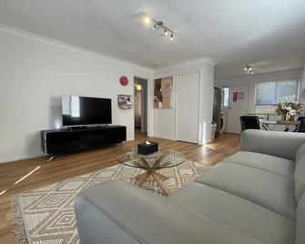 Vestey Apartments - Wagga Wagga - Living room
