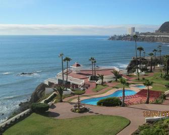 New remodel Oceanfront penthouse. 2 Ocean Front Patios, Secure Grounds - Puerto Nuevo - Alberca
