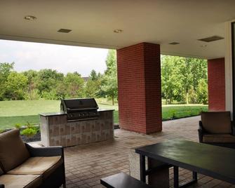 Residence & Conference Centre - Brampton - Brampton - Innenhof