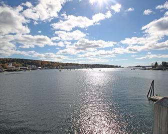 Pet Friendly-Steps from All-Harbor View Apt Heart of Boothbay Harbor's Downtown. - Boothbay Harbor - Beach