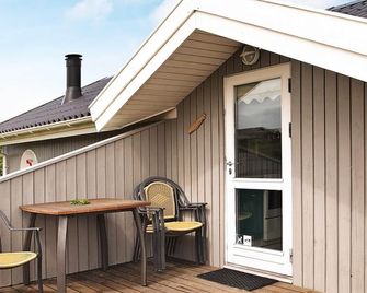 Spacious Holiday Home Nearby the National Park Loonse en Drunese Duinen - Hjorring - Binnenhof