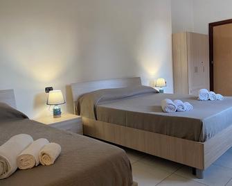 Le Torrette Rooms and Apartments - Avola - Camera da letto