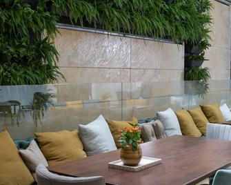 Coco-mat Athens BC - אתונה - פטיו