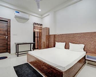 Hotel O Home Hotel Jalasa - Alwar - Bedroom