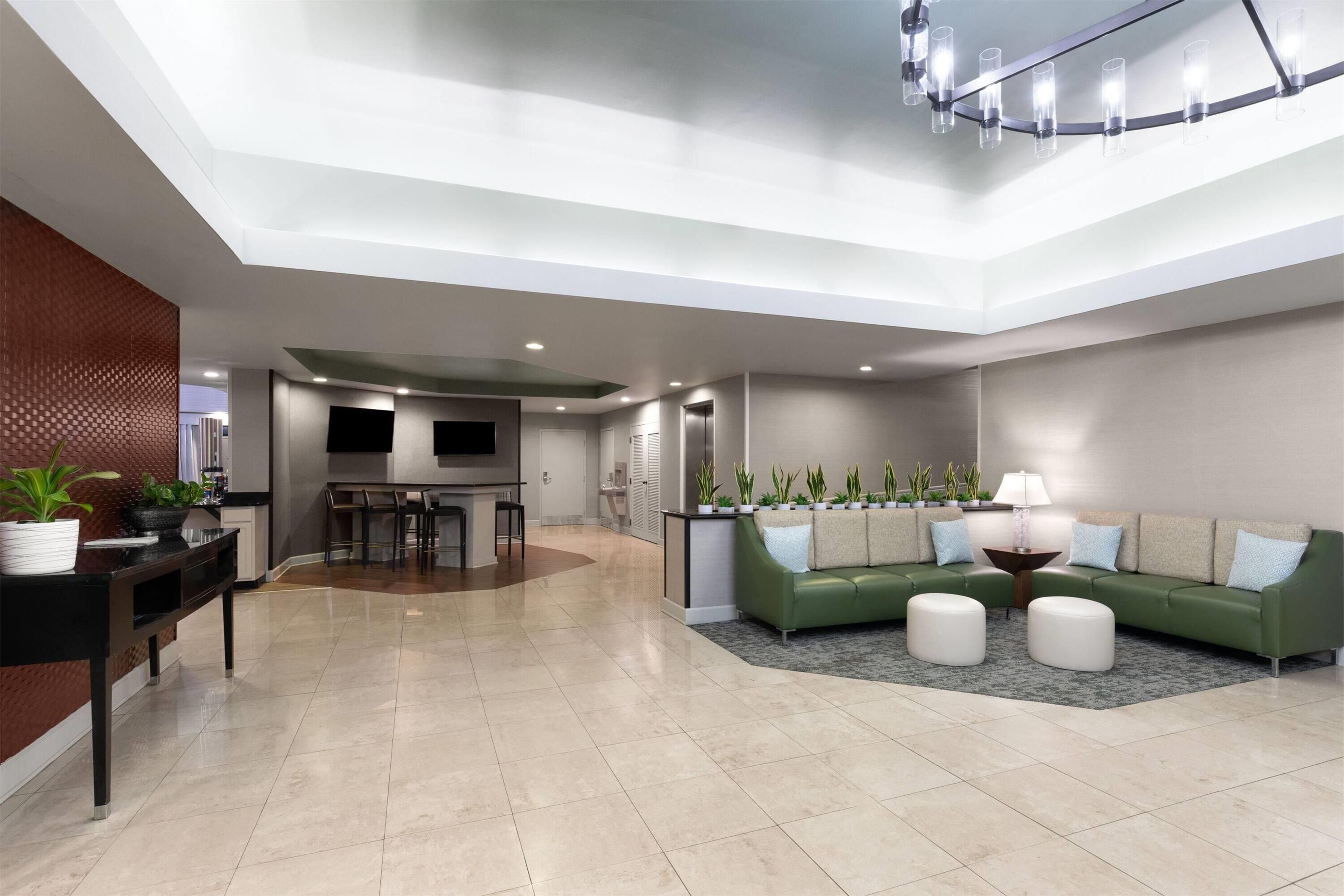 Wingate by Wyndham Greensboro/Coliseum thumbnail 3