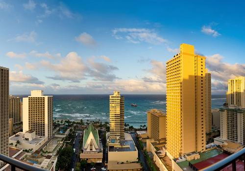 Hilton Waikiki Beach in Honolulu, the United States from $125: Deals,  Reviews, Photos