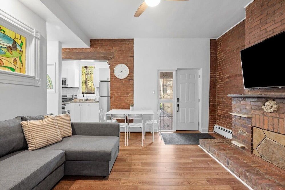 Shadyside, Pittsburgh, Modern and Accessible 2 Bedroom Unit2 with Free Parking - פיטסבורג - סלון