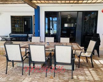 Entire House on the Seashore in Chicxulub Puerto, Yuc, Riviera Yucateca MEX - Chicxulub Puerto - Patio