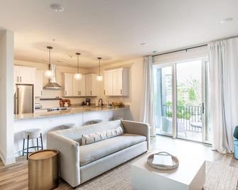 Piedmont Place Suite 301 | pet-friendly - Crozet - Living room
