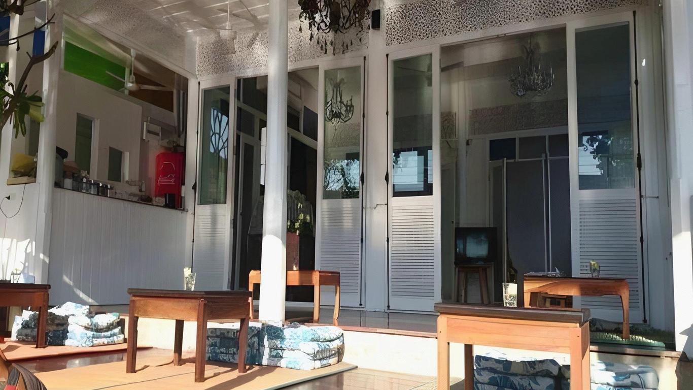 At Casa Guesthouse Amphawa