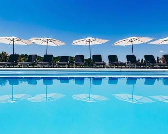 Youness Wellness Clinic & Retreats - Bolovani - Piscina