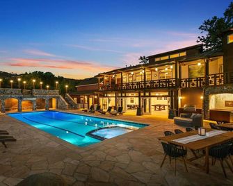 15 Acre Luxury Estate in San Diego - Poway - Pool