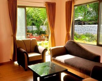 Ruturaj Inn - Alibag - Living room