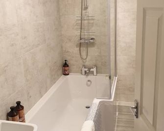 Grange Villas Diamond nr Chester le Street 3 Bed - Chester-le-Street - Bathroom