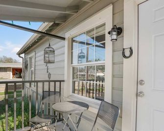 Cherry Street Star - Bandera - Balcón