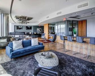 Impeccable Downtown 1BR w/ Gym & W/D, near South Station, by Blueground - Boston - Lounge