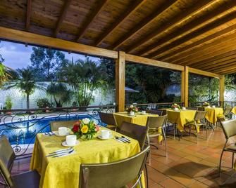 هوتل بورتاليس ديل كامبستري - ميديلين - مطعم