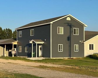 Blue Spruce 1 BR Apt, spacious, clean, gateway to Yellowstone, Jackson & Tetons - Rigby - Building