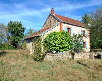 Holiday home in Saint-Julien-La-Genête - Saint-Julien-la-Geneste - Edificio
