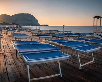 La Marsa Vacances - Palermo - Piscina